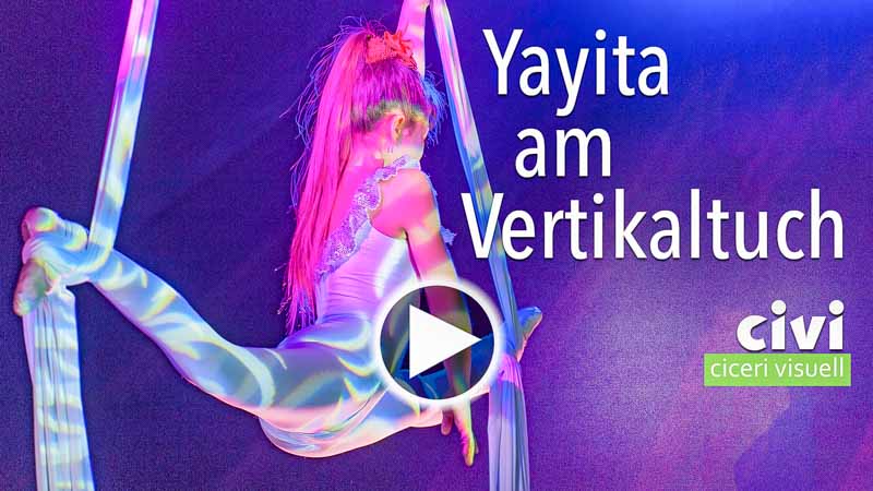 Video von Yayita am Vertikaltuch