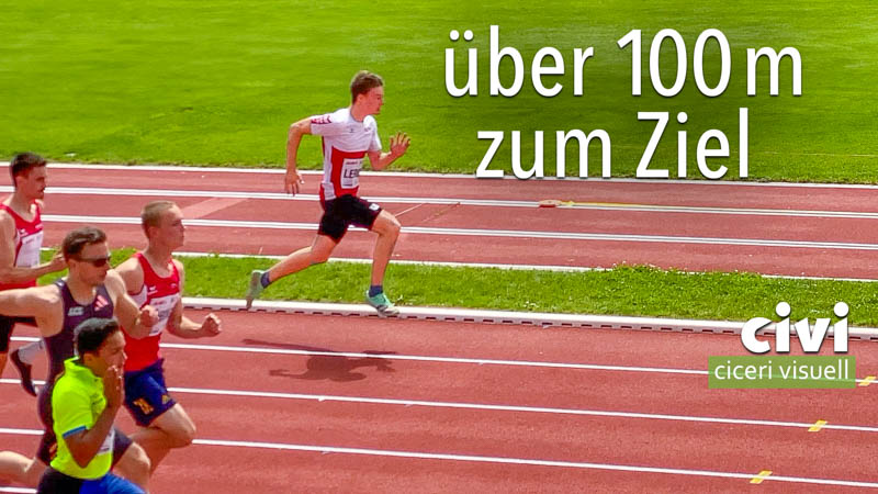 Leon sprintet über 100 m vor Publikum der Schweizer Meisterschaft in der Leichtathletik